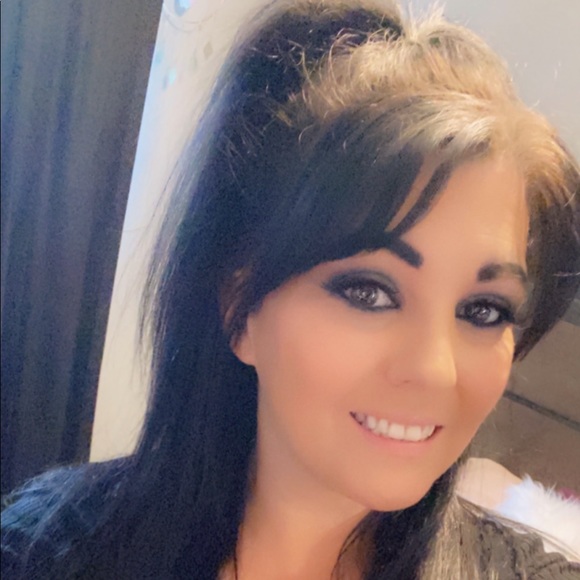 Meet your Posher, Dannell - Picture 1 of 3